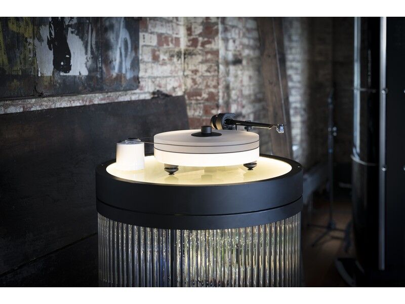 Pro-Ject RPM 5 Carbon Turntable with Ortofon 2M Bronze Cartridge - Image 3