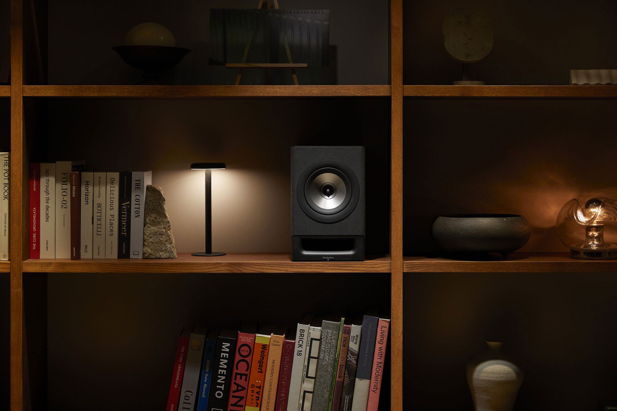 SC-CX700 Charcoal Black Lifetyle