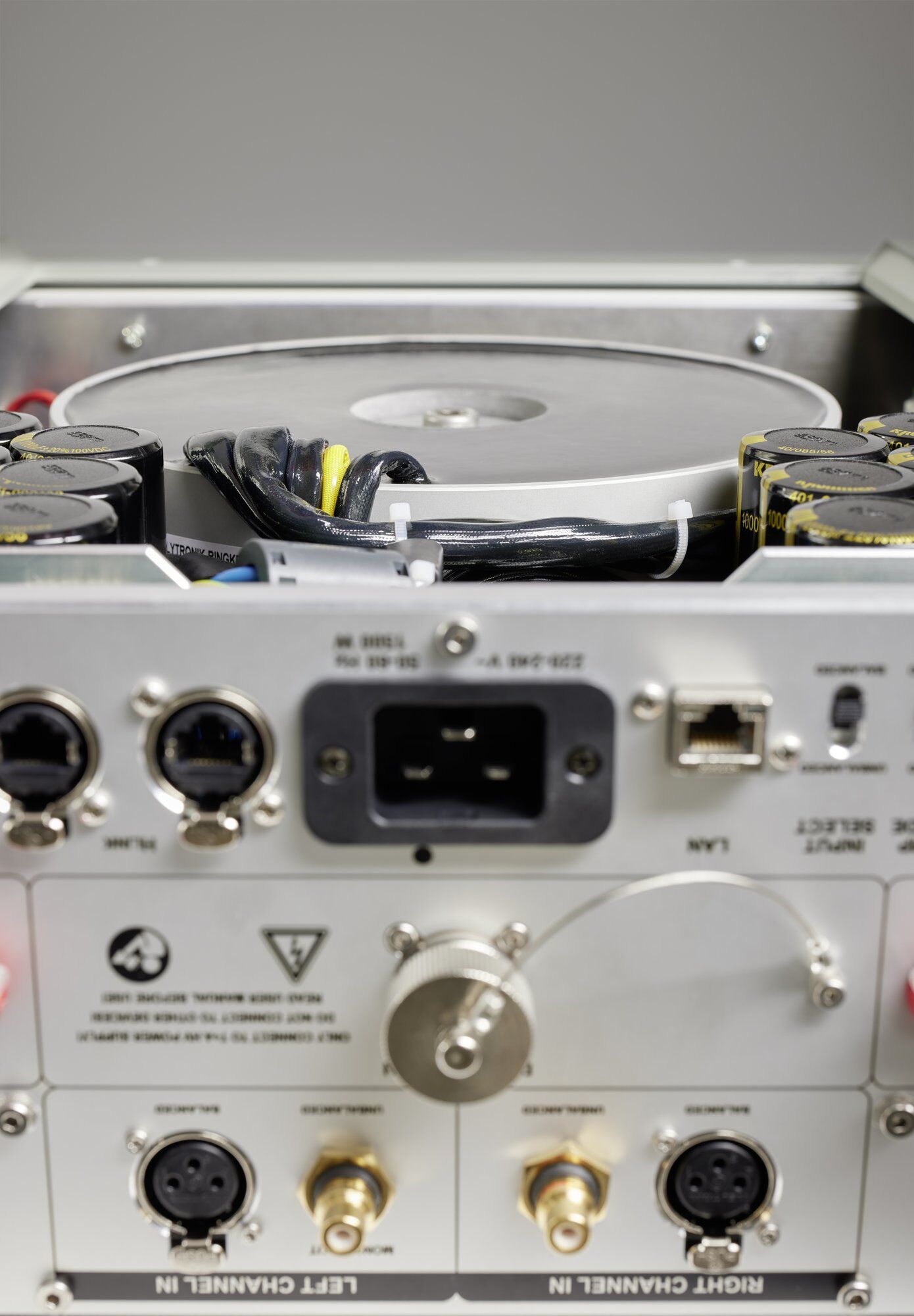 T+A A 3100 HV Reference Stereo Power Amplifier - Image 7
