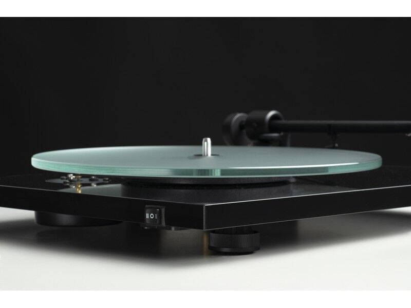 Pro-Ject T1 EVO Phono Turntable with Ortofon OM 10 Cartridge - Image 3