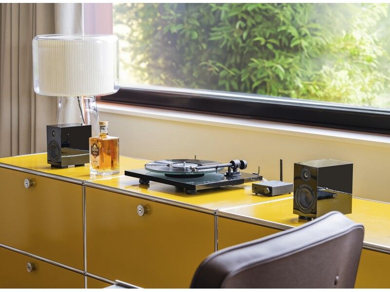 Pro-Ject T1 EVO Phono Turntable with Ortofon OM 10 Cartridge - Image 2
